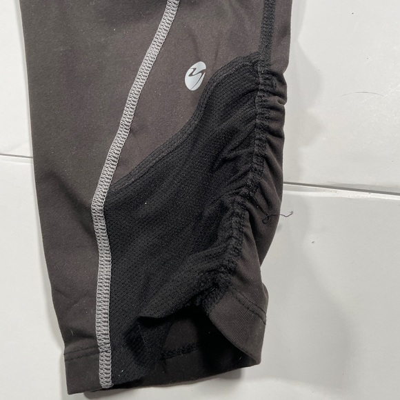 NWT - Beachbody P90X3 Women’s EMMA Knee Capri Workout Shorts Black - Size Medium - Picture 12 of 12